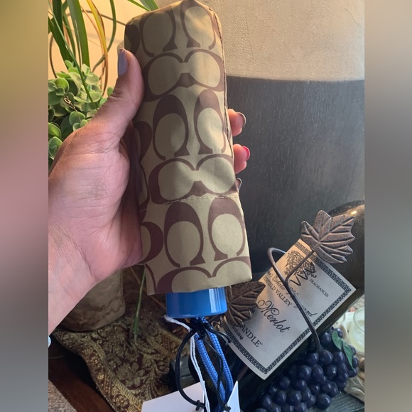 Authentic COACH signature colorblock print small retractable umbrella wristlet - Picture 5 of 7